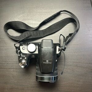 Fujifilm FinePix S4200 Digital Camera
